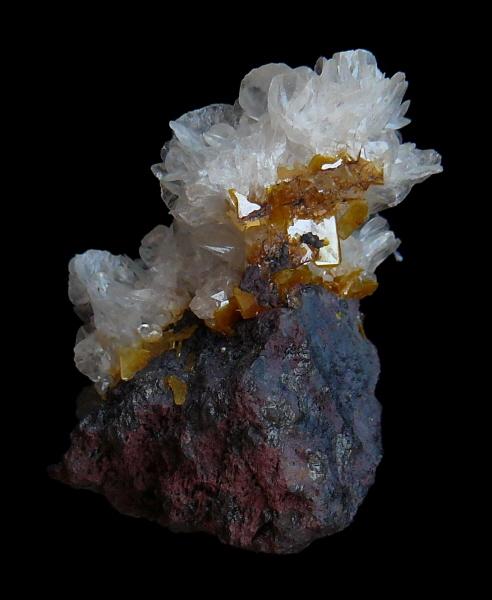 Wulfenite et calciteMexique 4cm.JPG